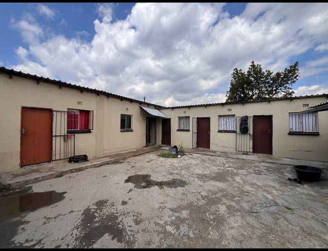 18 BEDROOM HOUSE FOR SALE IN VEREENIGING CENTRAL
